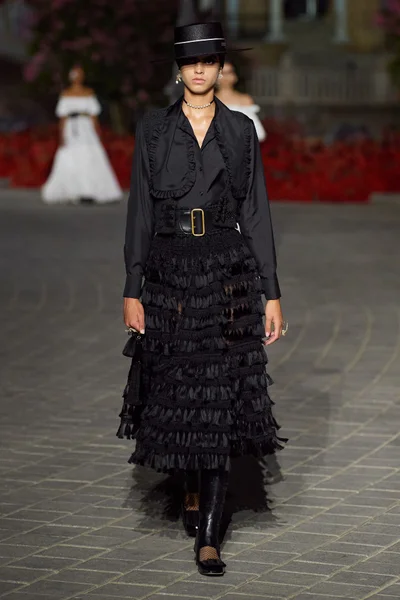 Look 17